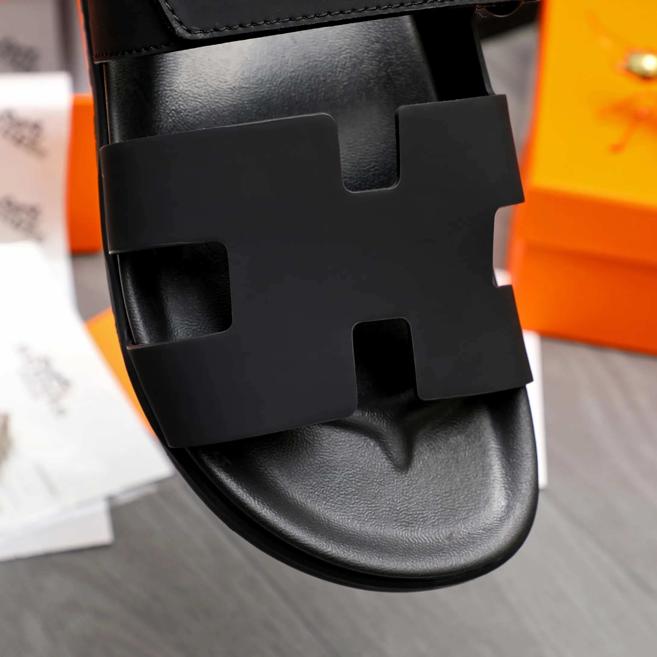Men's shoes 💰340 Product trademark: Hermes "Hermes" Couple's slippers Regular size: 36-46 Product material: Selected matte cowhide upper, microfiber lining, original outsole